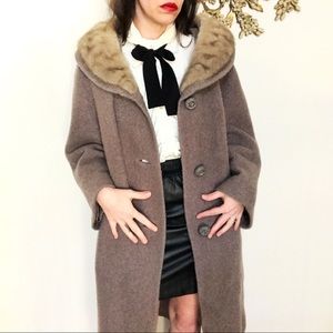 Vintage Coat w/Fur Collar 🥀